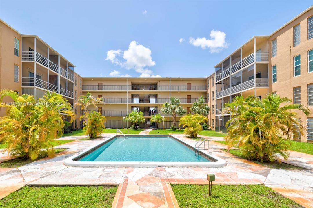 4848 NW 24th Ct 203, Lauderdale Lakes, Florida 33313