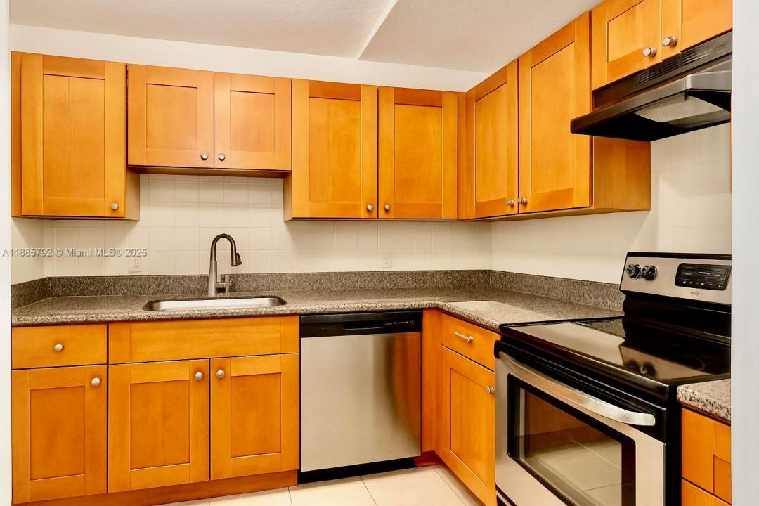 4848 NW 24th Ct 203, Lauderdale Lakes, Florida 33313