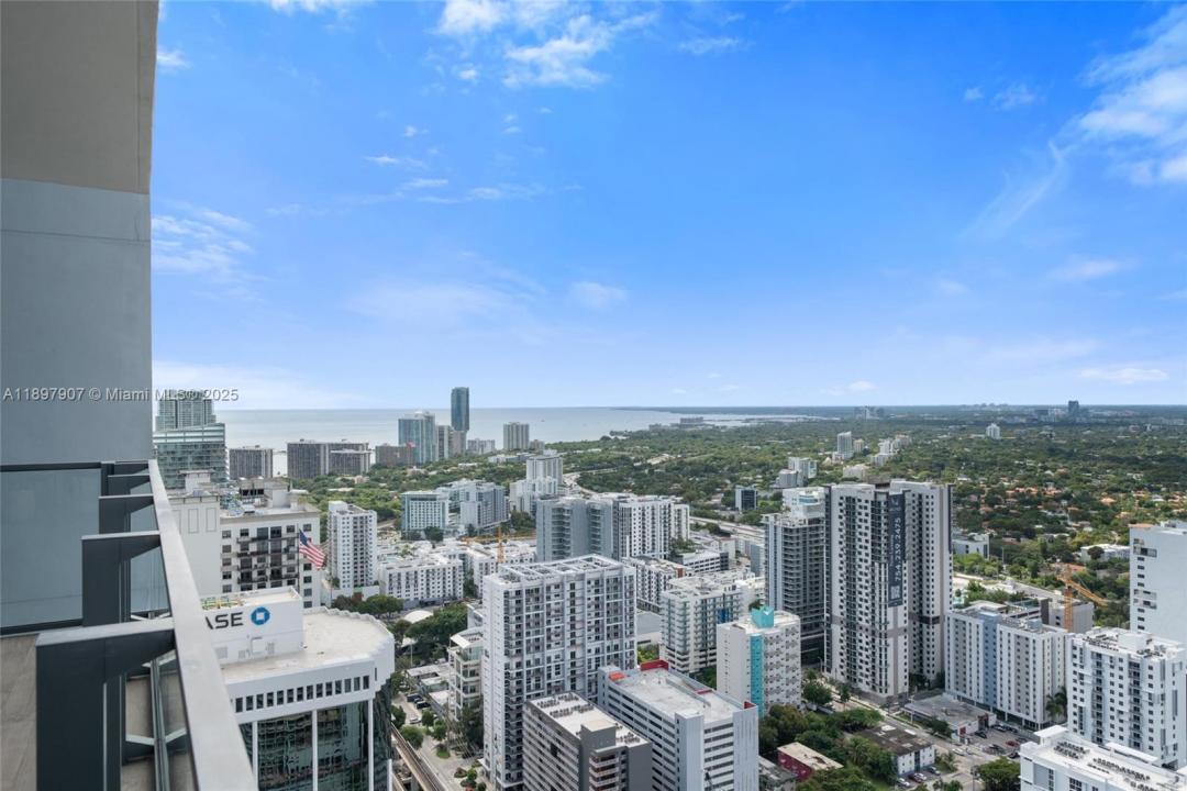 88 SW 7th St 3910, Miami, Florida 33130, USA