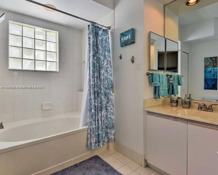 3135 NE 184th St 2103, Aventura, Florida 33160, Estados Unidos