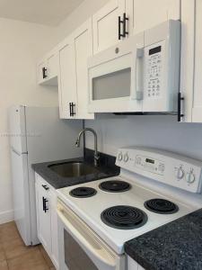 217 SW 21st Ave 2, Miami, Florida 33135, USA