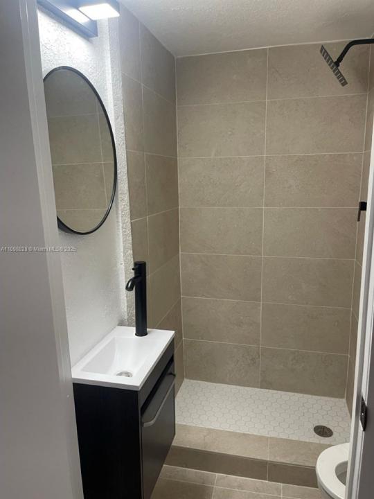 217 SW 21st Ave 2, Miami, Florida 33135, Estados Unidos