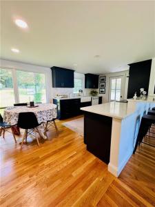 16 Tallyho Road, Cumberland, Rhode Island 02864, USA