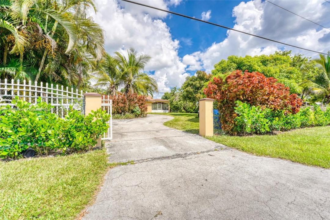 5130 SW 208th Ln, Southwest Ranches, Florida 33332