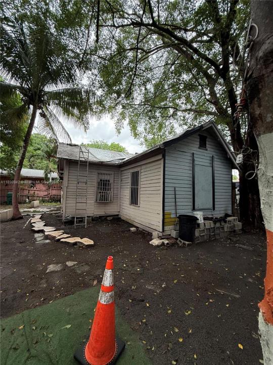 1361 NW 32nd St, Miami, Floryda 33142, USA