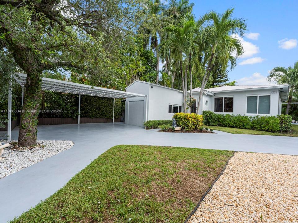 1339 S Venetian Way, Miami, Florida 33139, USA