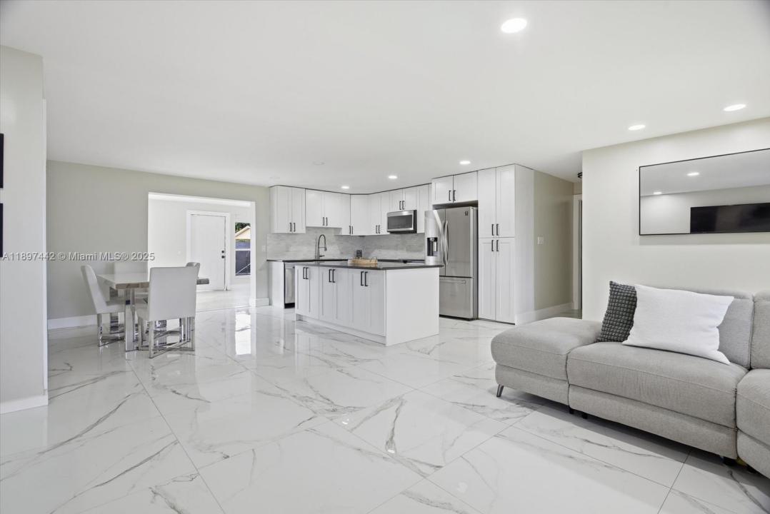 6948 NW 8th Ct, Margate, Floryda 33063, USA