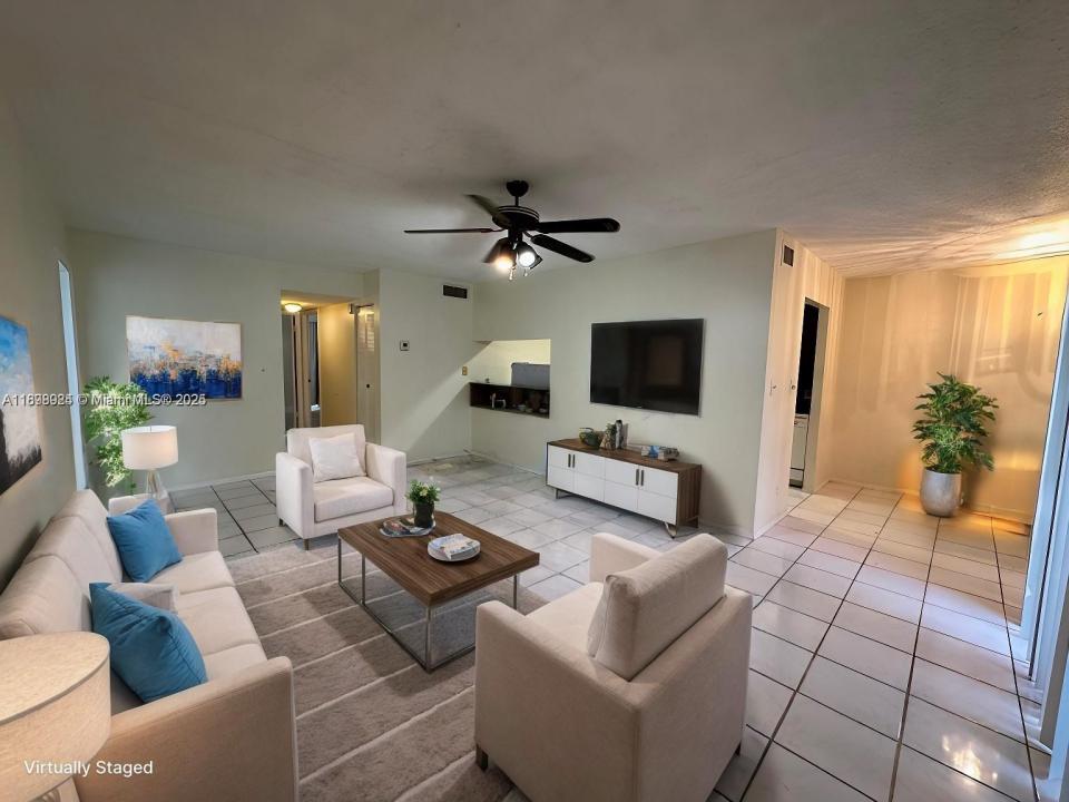 2051 NW 46th Ave F102, Lauderhill, Florida 33313, USA