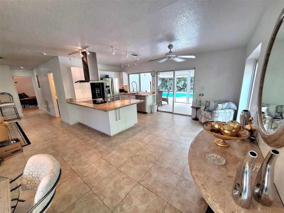 1575 NE 38th St, Oakland Park, Florida 33334