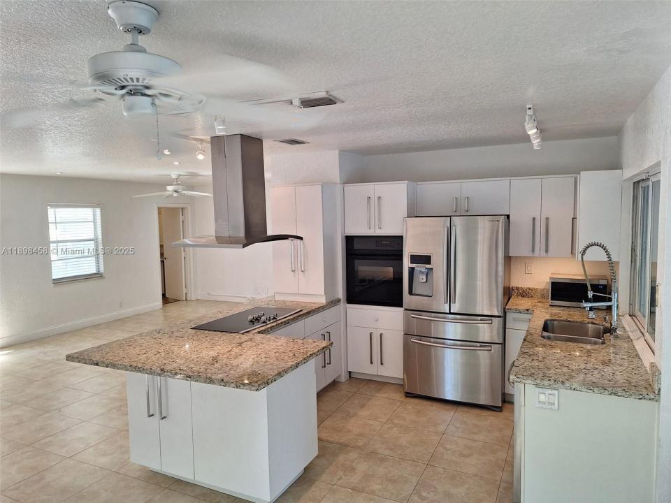 1575 NE 38th St, Oakland Park, Florida 33334