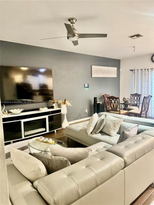 4039 NW 11th St, Lauderhill, Florida 33313, USA