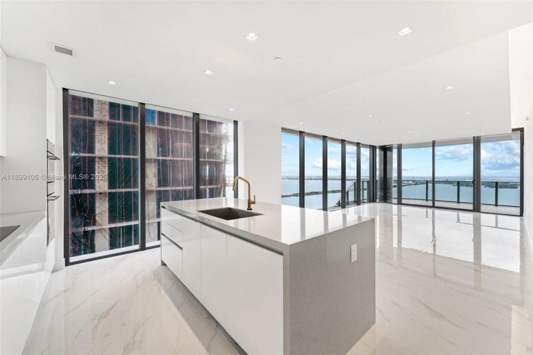 700 NE 24 ST 5401, Miami, Florida 33137