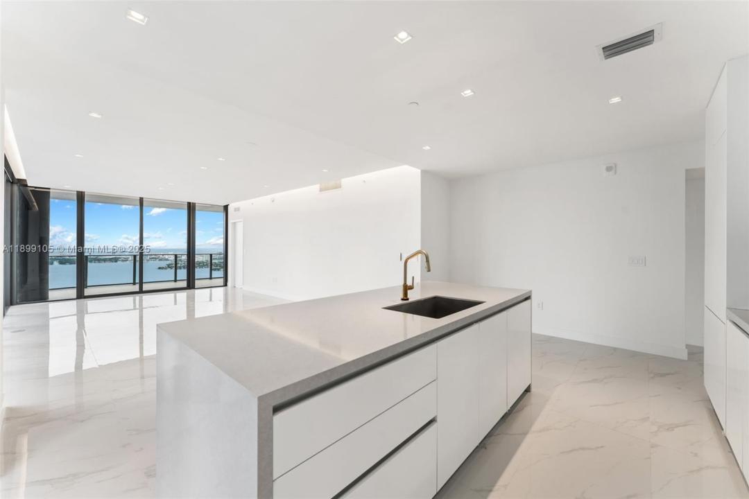 700 NE 24 ST 5401, Miami, Florida 33137
