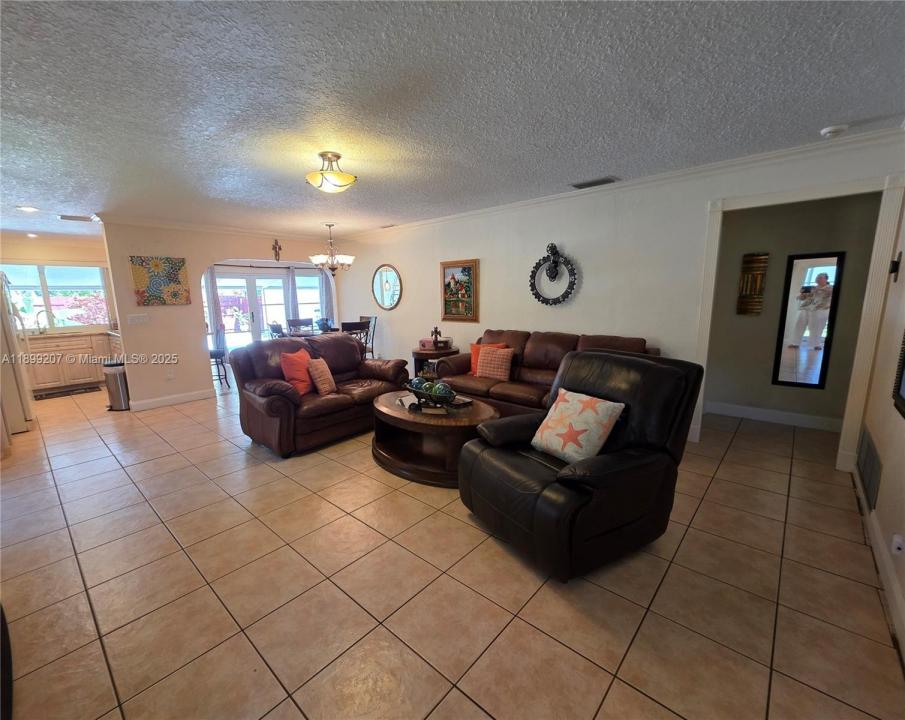 6923 Holly Rd, Miami Lakes, Florida 33014