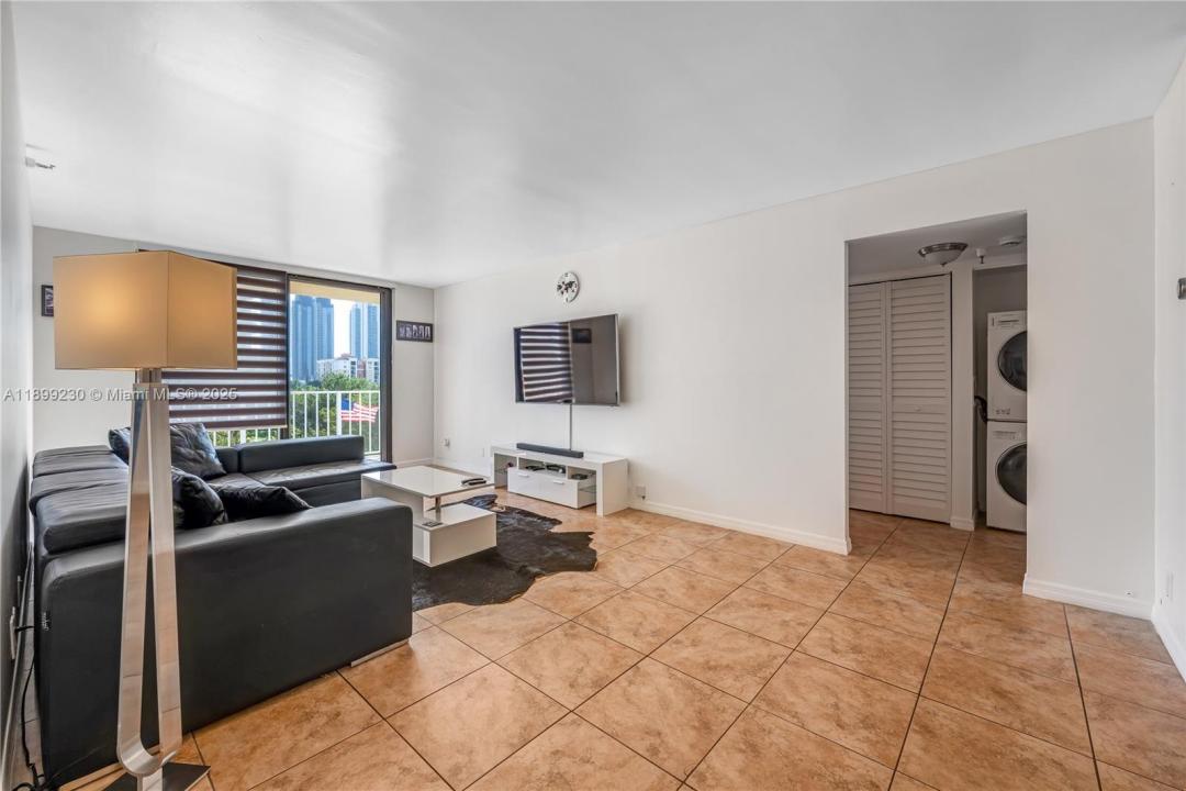 290 174th St 511, Sunny Isles Beach, Floryda 33160, USA