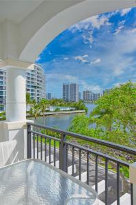 3255 NE 184th St 12404, Aventura, Florida 33160, USA