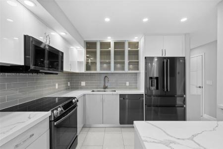 701 Three Islands Blvd 411, Hallandale Beach, Florida 33009, USA