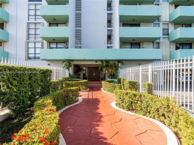 1825 W 44th Pl 511, Hialeah, Florida 33012, USA