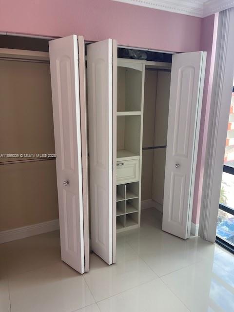 1825 W 44th Pl 511, Hialeah, Florida 33012