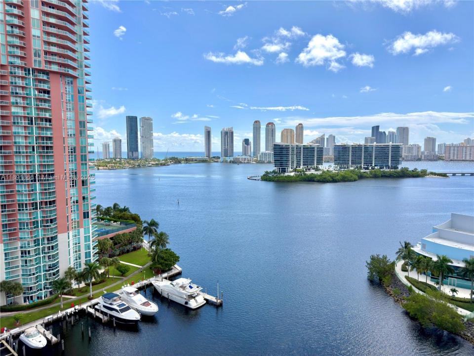 3330 NE 190th St 1610, Aventura, Florida 33180, USA