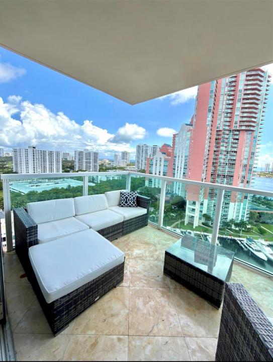 3330 NE 190th St 1610, Aventura, Florida 33180, USA