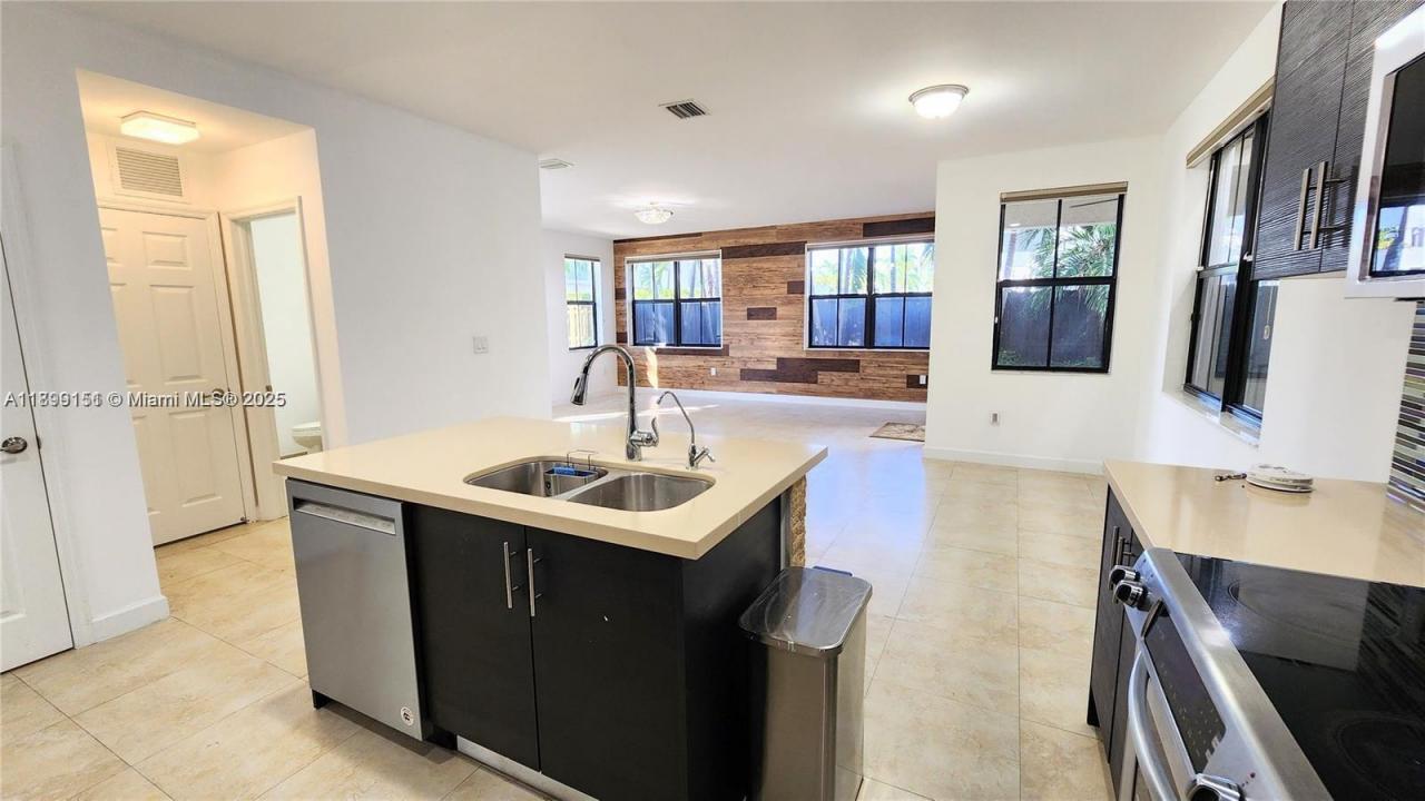 10375 NW 70th Ln, Doral, 佛罗里达州 33178, 美国