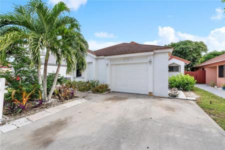 823 E Palm Run Dr, North Lauderdale, Florida 33068, USA