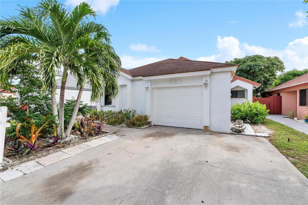823 E Palm Run Dr, North Lauderdale, Flórida 33068, Estados Unidos