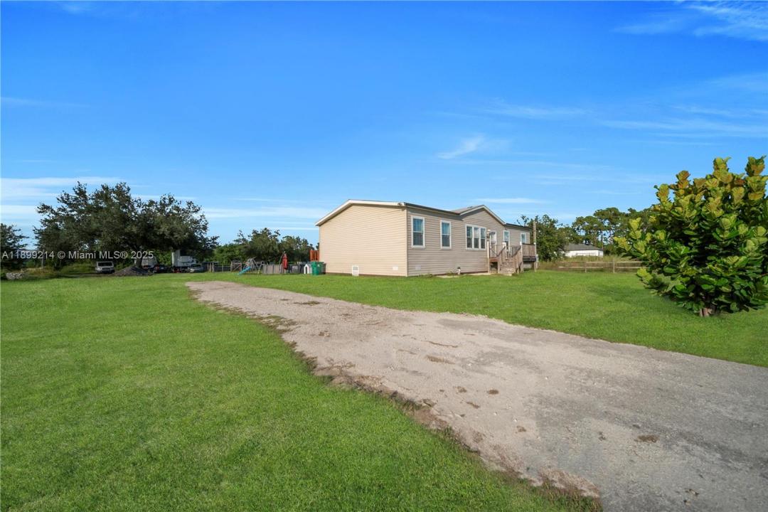 7824 8TH PL LaBelle, Other City - In The State Of Florida, Florida 33935
