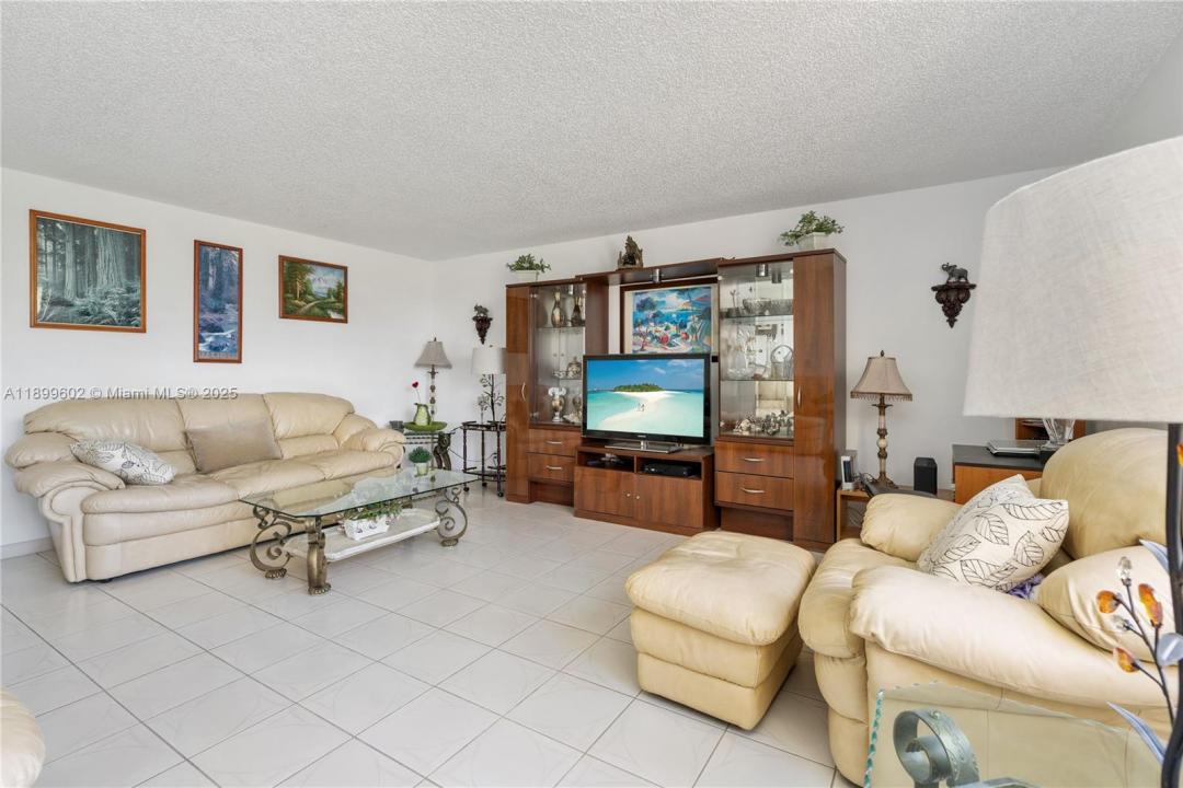 20401 NE 30th Ave 416-8, Aventura, Floride 33180, États-Unis