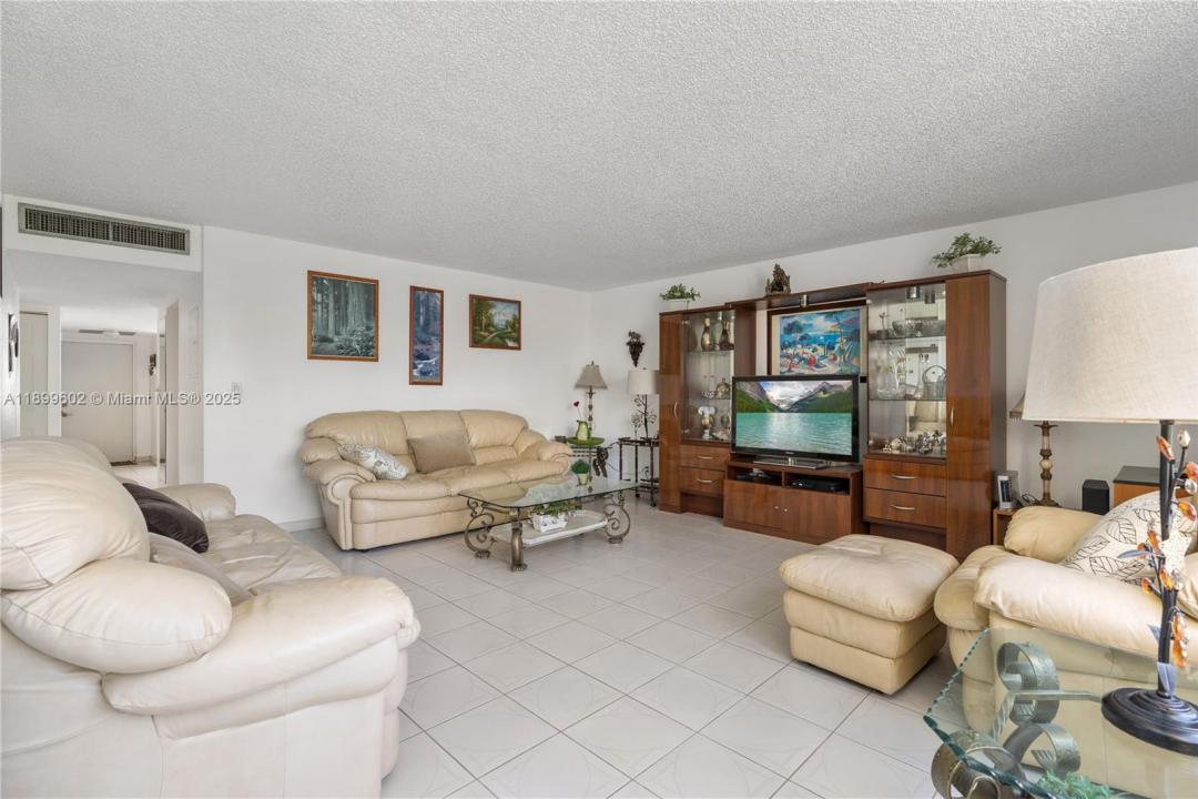 20401 NE 30th Ave 416-8, Aventura, Floride 33180, États-Unis
