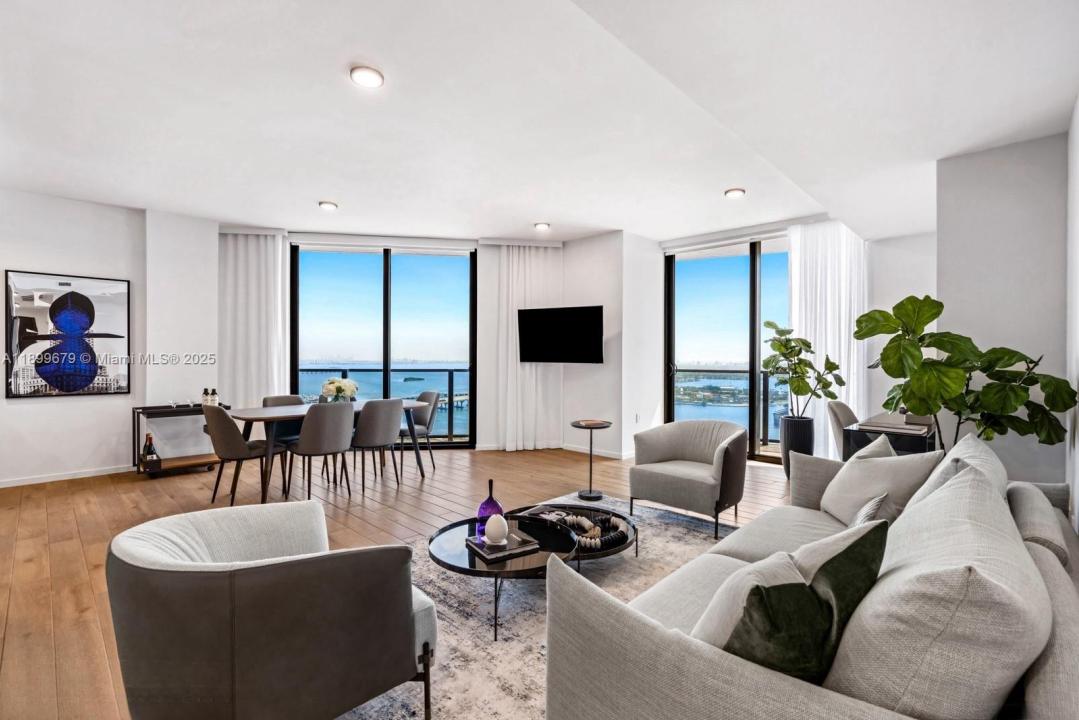 398 NE 5th St 4409, Miami, Florida 33132, USA