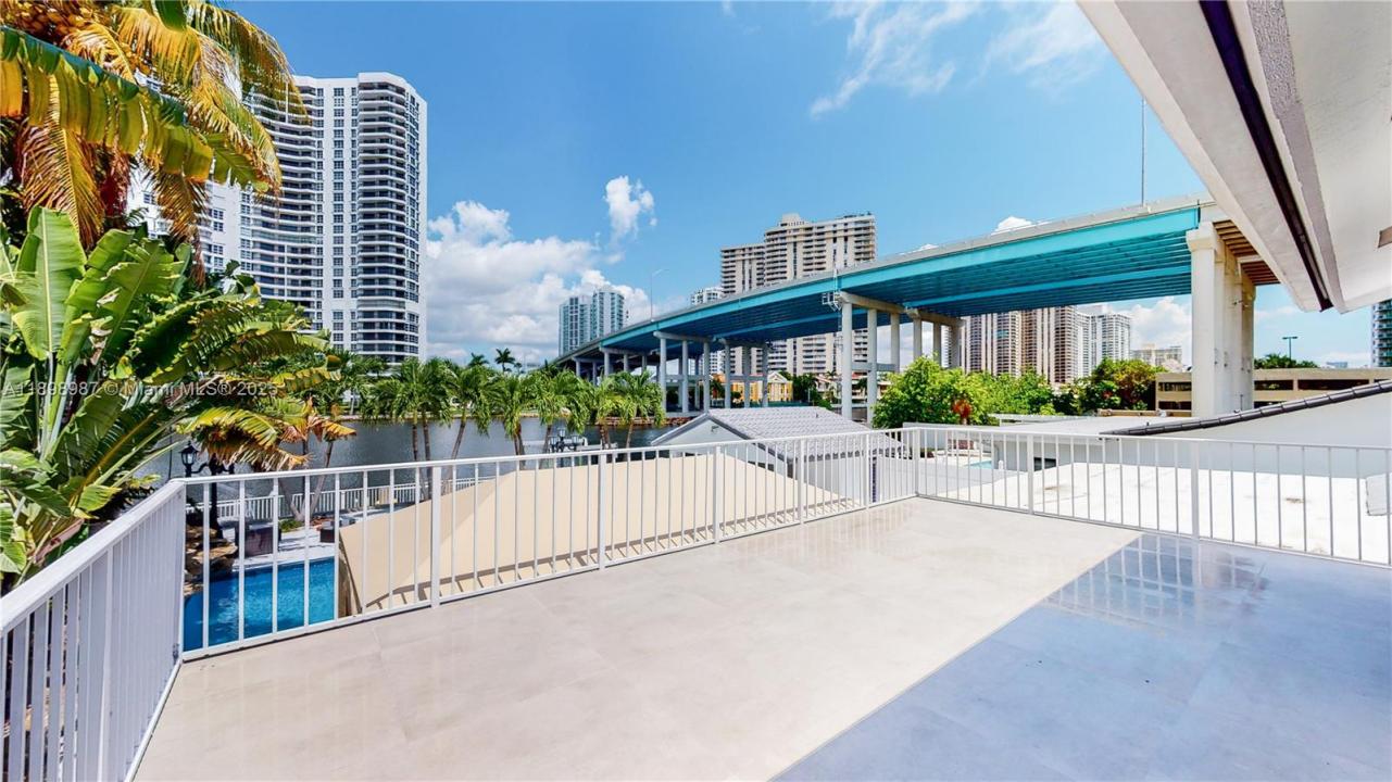 19140 N Bay Rd, Sunny Isles Beach, Florida 33160, Stati Uniti