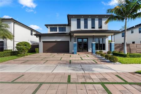 8975 NW 161st Ter, Miami Lakes, Florida 33018, USA