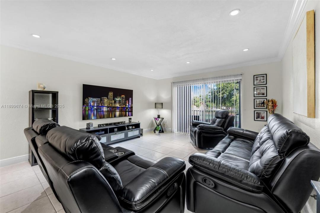 9437 SW 76th St V25, Miami, Florida 33173, Stati Uniti