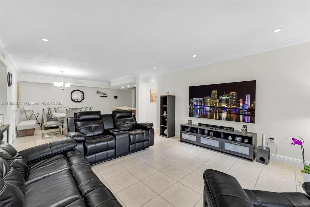 9437 SW 76th St V25, Miami, Florida 33173, Stati Uniti