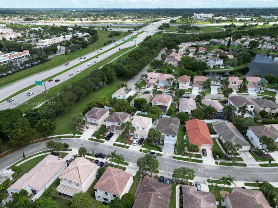 2271 NW 159th Ave, Pembroke Pines, Florida 33028