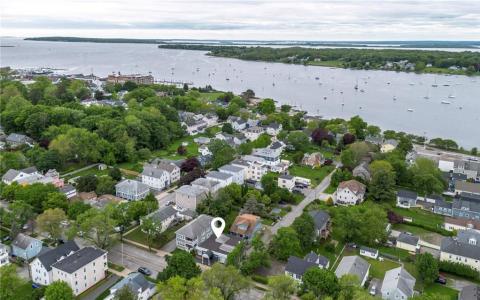 413 High Street, Bristol, Rhode Island 02809, USA