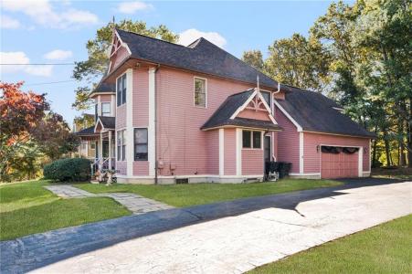 8 Tarragon Drive, Johnston, Rhode Island 02919