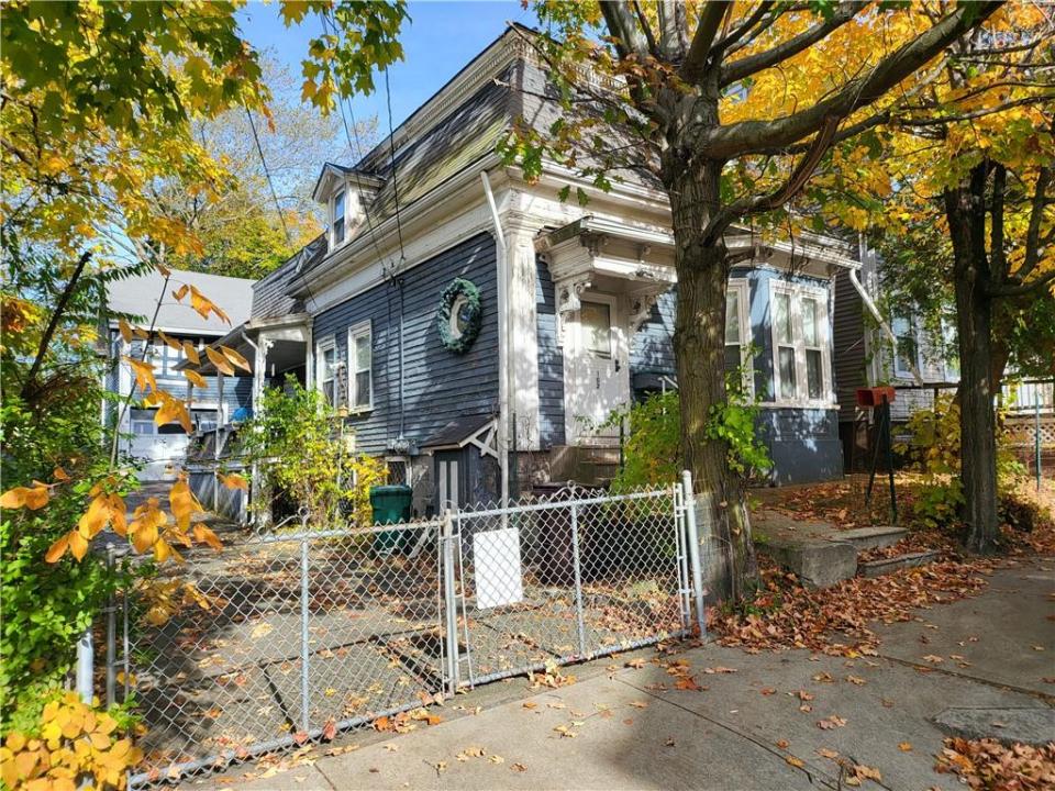 102 Willow Street, Woonsocket, Rhode Island 02895, États-Unis