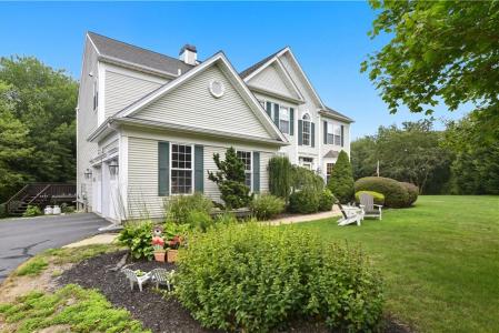 40 Wild Rose Court, South Kingstown, Rhode Island 02879, États-Unis