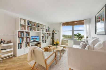 2899 Collins Ave 1638, Miami Beach, Florida 33140, USA