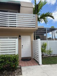 14362 SW 96th Ln, Miami, Florida 33186, USA