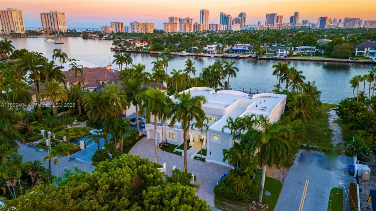 929 N Southlake Dr, Hollywood, Florida 33019