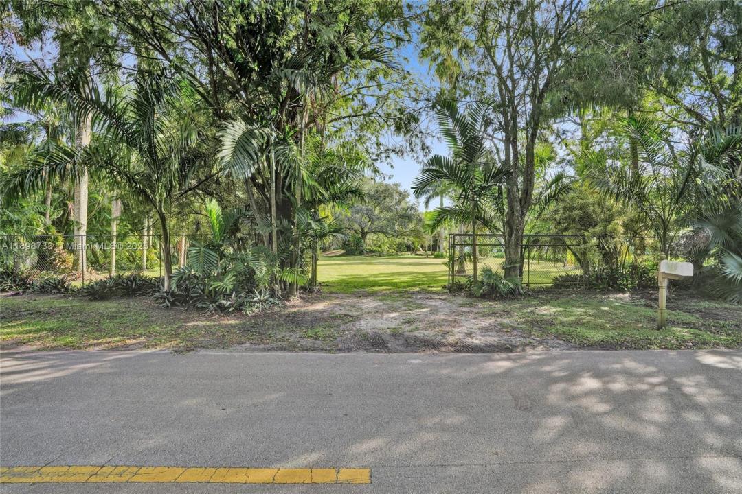 14270 SW 20th Street, Davie, Florida 33325