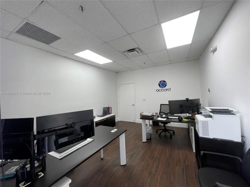 2950 Glades Cir 9, Weston, Florida 33327