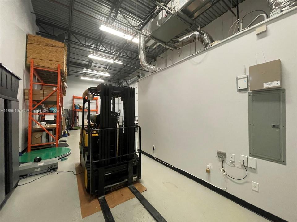 2950 Glades Cir 9, Weston, Florida 33327