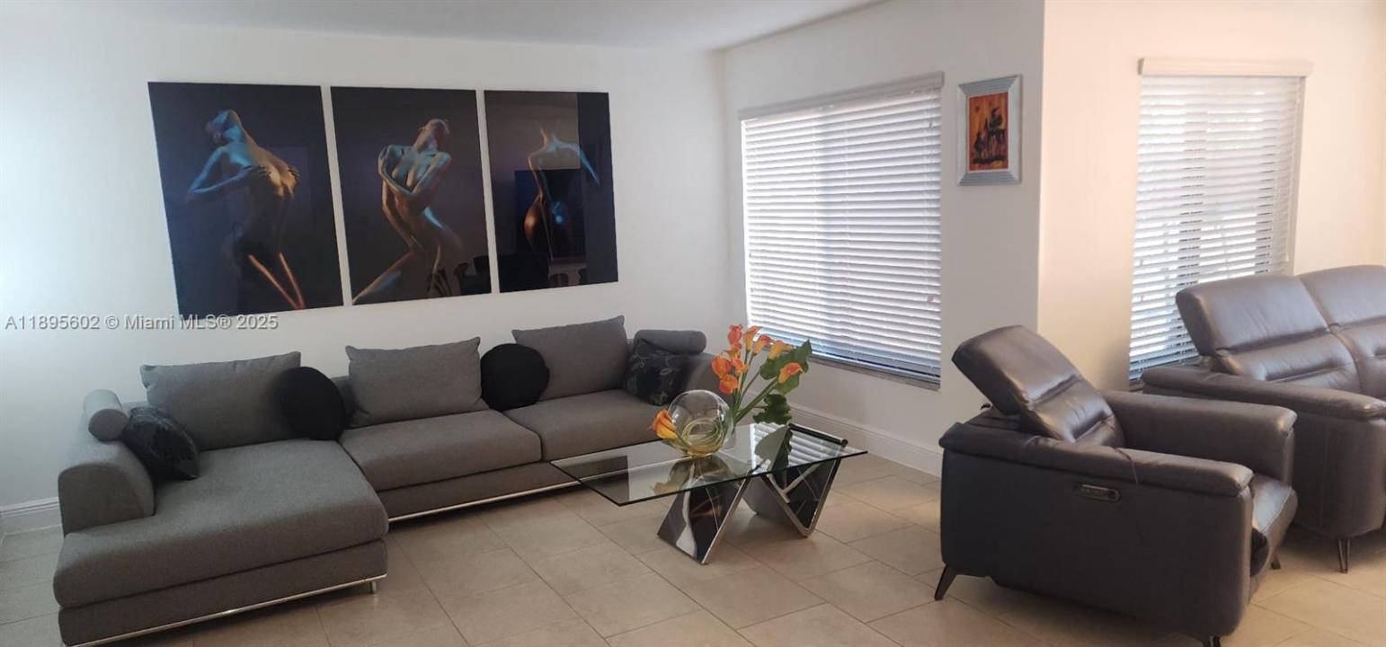 13208 SW 10th Ln, Miami, Florida 33184, Amerika Birleşik Devletleri