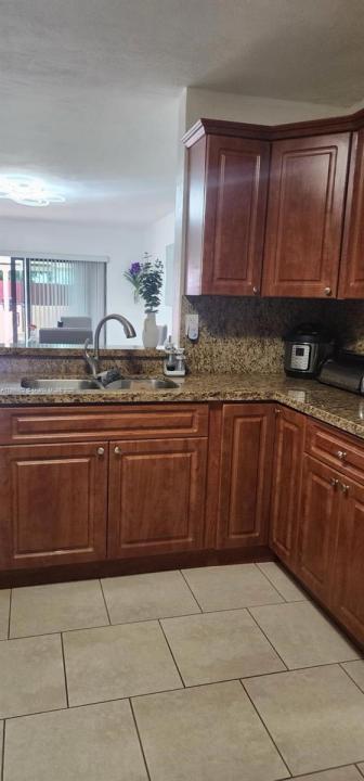 13208 SW 10th Ln, Miami, Florida 33184, Amerika Birleşik Devletleri