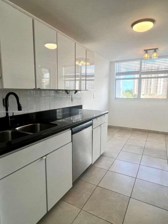 100 Golden Isles Dr 406, Hallandale Beach, Florida 33009, Stati Uniti